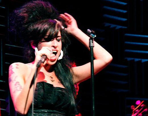 Amy-Winehouse-Cantoras-internacionais.jpg