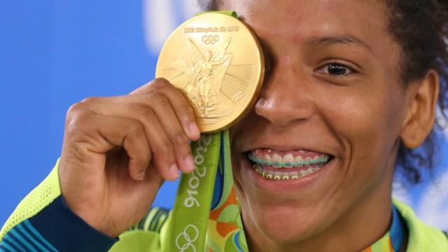 Rafaela Silva comemora ouro no judô feminino