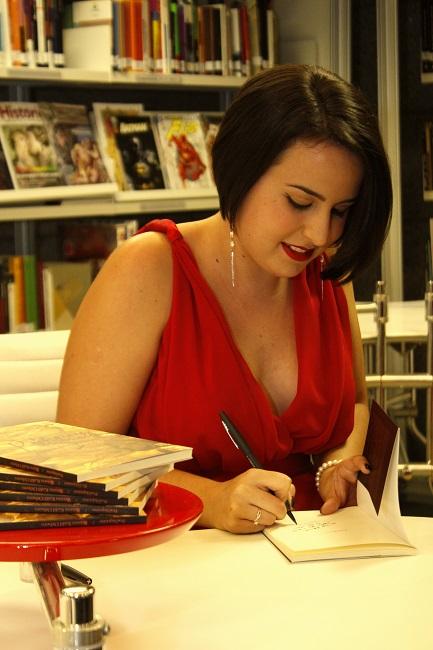 Bruna Kalil Othero é autor de "Poétiquase"