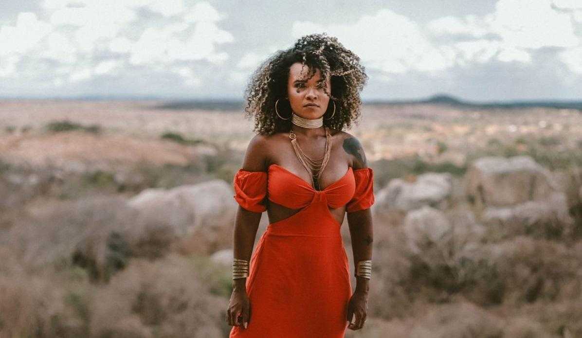 Dandara Alves lança primeiro disco e homenageia amiga que perdeu